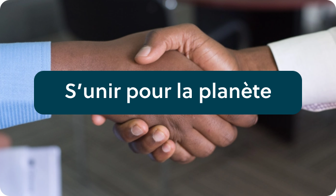two people shaking hands with the words S'unir pour la planete